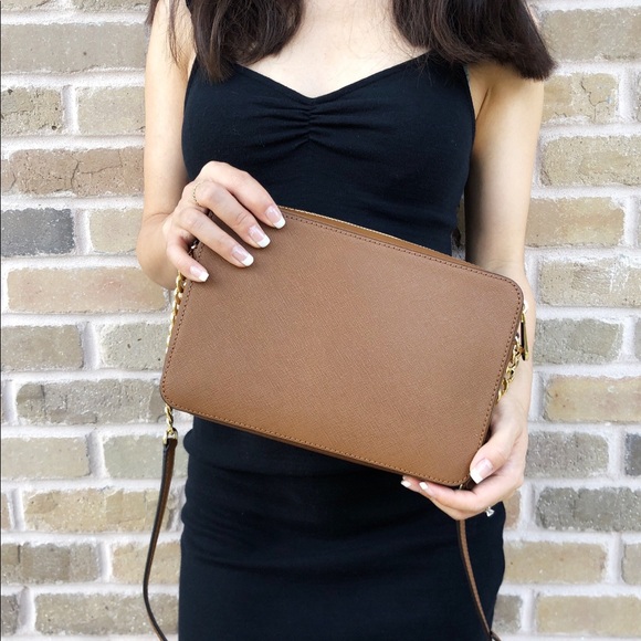 SALE‼️ 👜💕-NWT Michael Kors Large Crossbody - Picture 4 of 5